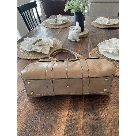 NWOT Gorgeous Patricia Nash Vienna Satchel Italian Leather Hand Bag Biscuit​